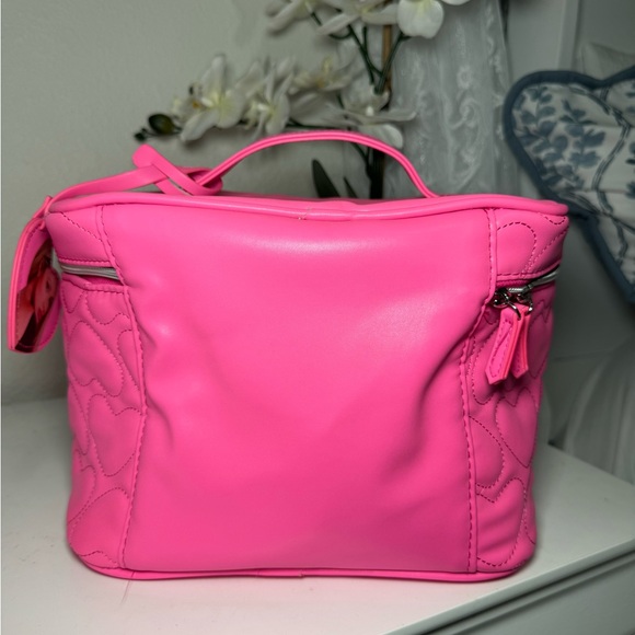 Paris Hilton Vibrant Pink Heart Cosmetic Case - Picture 5 of 7